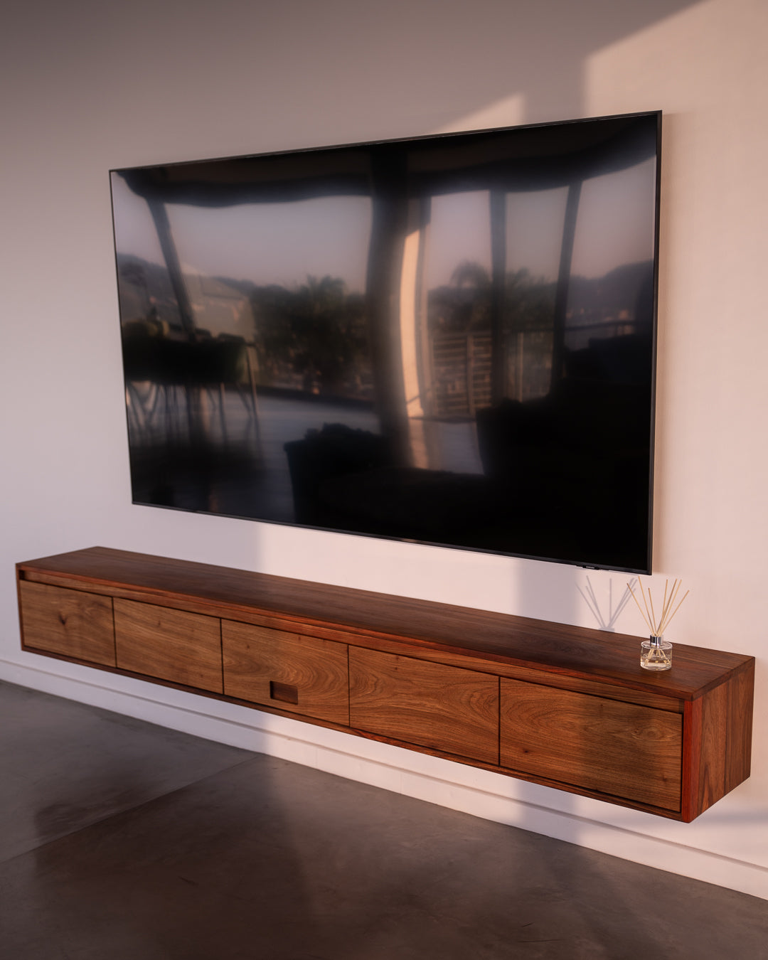 Jenni TV Unit