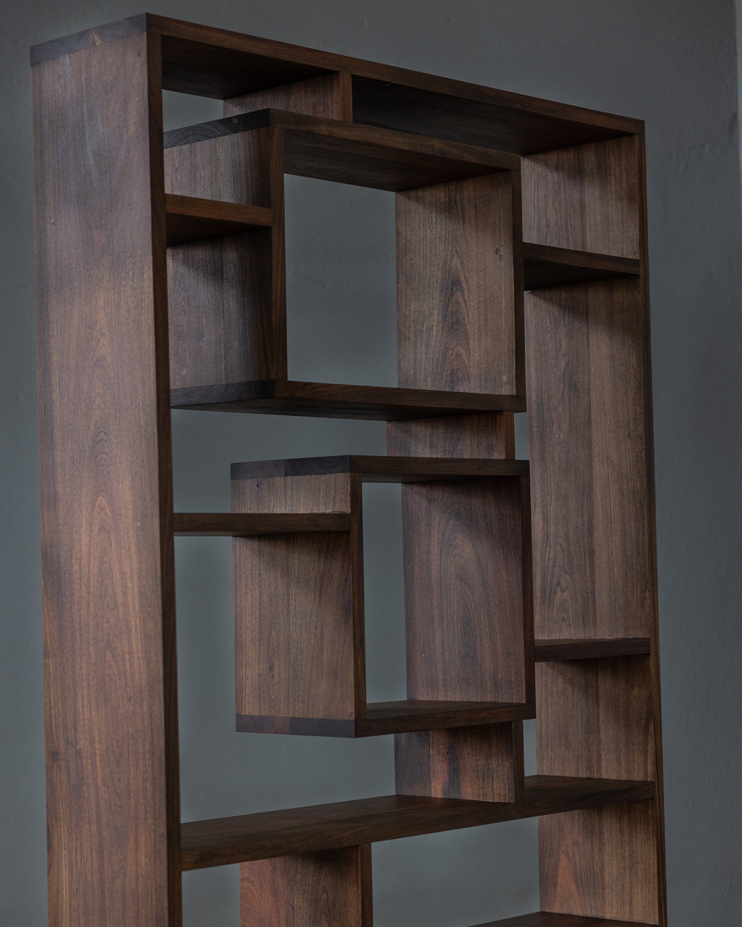 Gomes Bookshelf