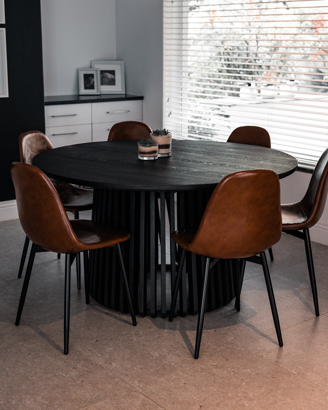 Rezhou Table in Black