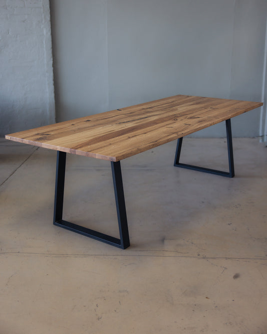 Fuerza Dining Table