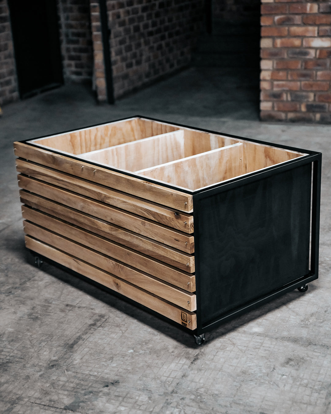 Bark and Steel Braai Box